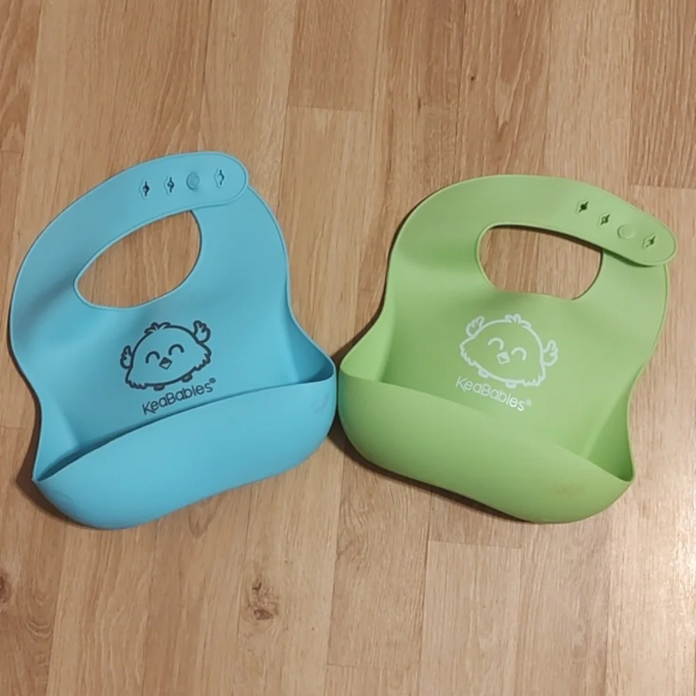 *Lot of 2* KeaBabies Silicone Bibs Blue Green Wide Crumb Pocket Adjustable 🩵💚